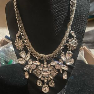 Statement necklace by Chloe & Isabel never worn in great condition.